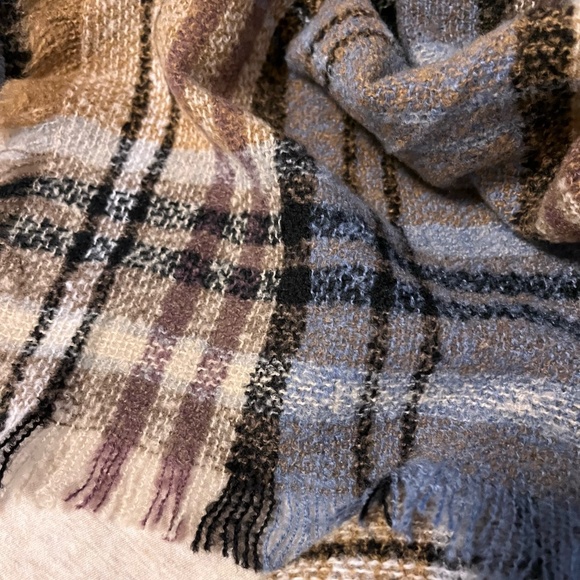 NWT Plaid Blanket Scarf Wrap - Picture 3 of 7